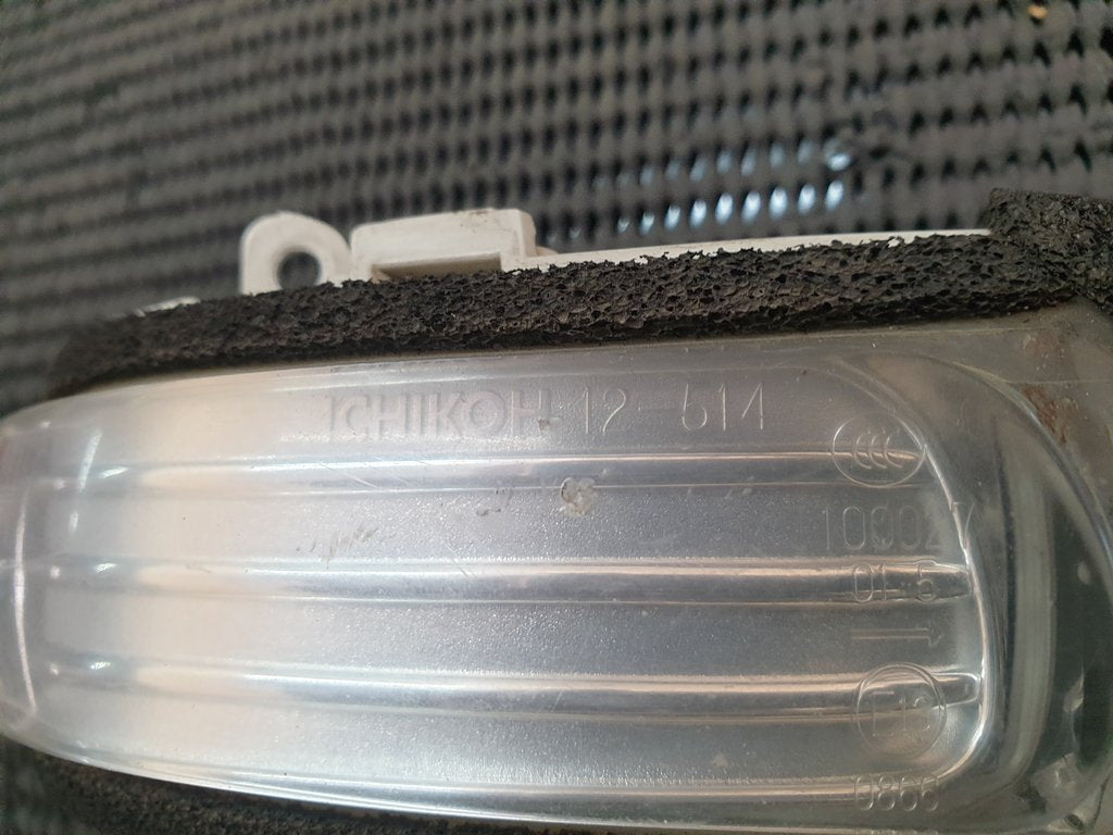 Toyota Hilux D4D Right Outer Mirror Indicator Light