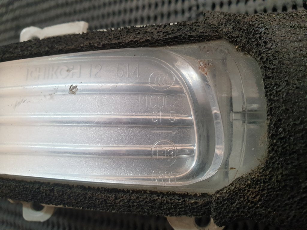 Toyota Hilux D4D Right Outer Mirror Indicator Light