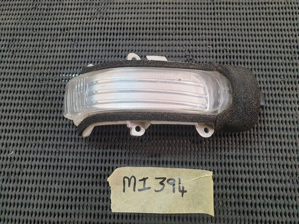 Toyota Hilux D4D Right Outer Mirror Indicator Light