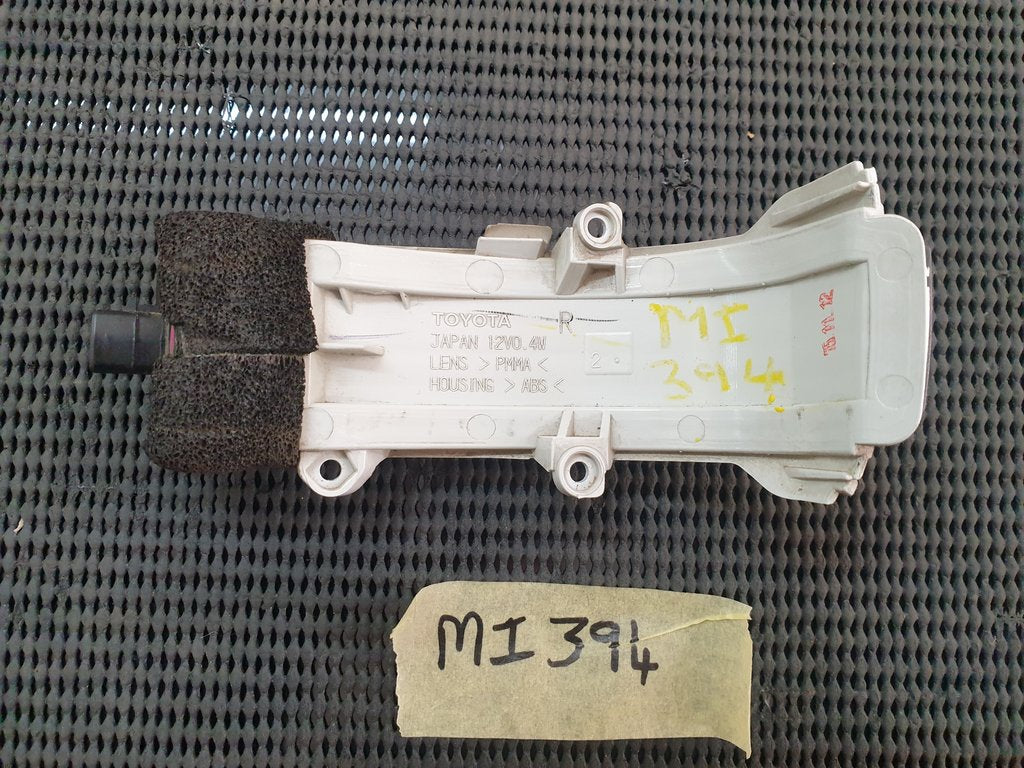 Toyota Hilux D4D Right Outer Mirror Indicator Light
