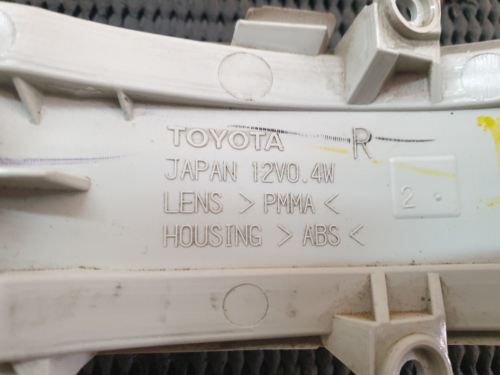 Toyota Hilux D4D Right Outer Mirror Indicator Light