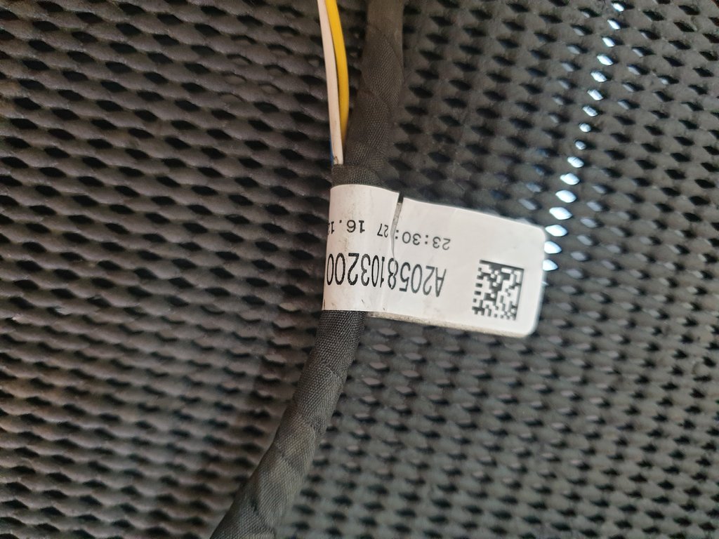 Mercedes-Benz C-Class W205 Right Outer Mirror Incomplete, No Cover, Broken Mirror Glass