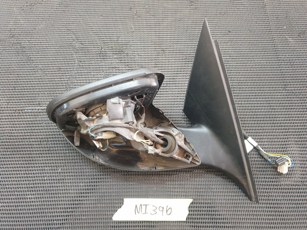 Mercedes-Benz C-Class W205 Right Outer Mirror Incomplete, No Cover, Broken Mirror Glass