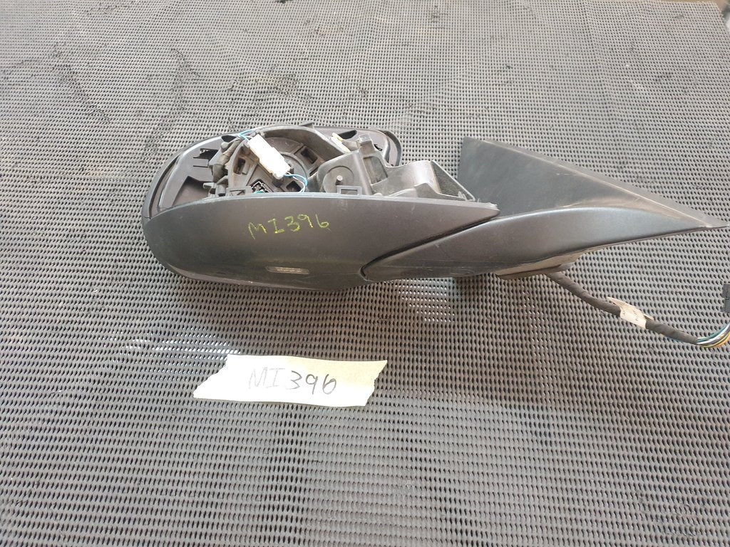 Mercedes-Benz C-Class W205 Right Outer Mirror Incomplete, No Cover, Broken Mirror Glass
