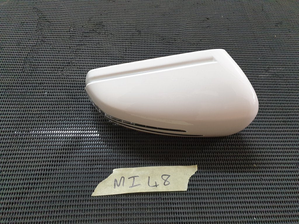 Mercedes-Benz C-Class E-Class W204 W212 Right Outer Mirror Cover and Indicator Light