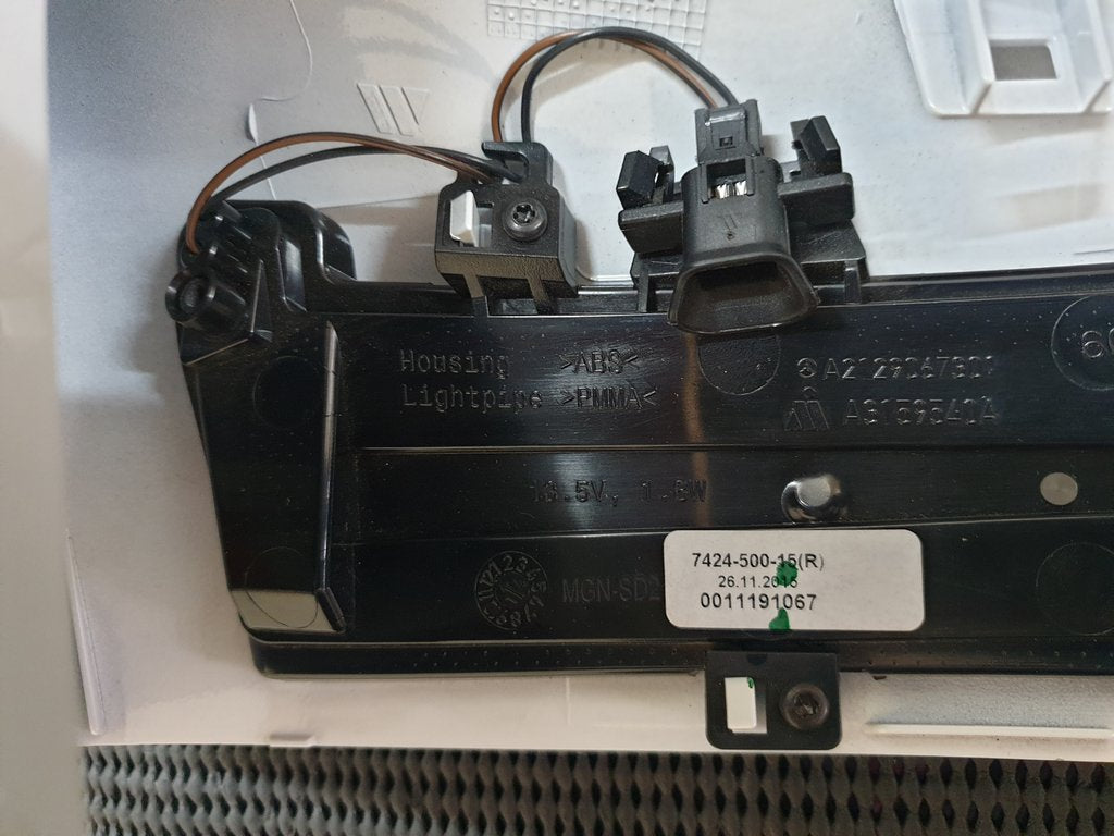 Mercedes-Benz C-Class E-Class W204 W212 Right Outer Mirror Cover and Indicator Light