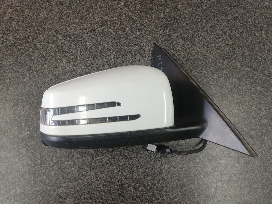 Mercedes-Benz C-Class C200, W204 2011 Right Outer Electric Mirror Incomplete, Broken Indicator Light