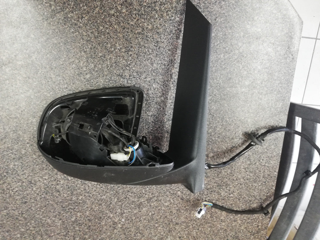 Mercedes-Benz V-Class W447 Right Outer Mirror Incomplete, No Cover, No Mirror Glass