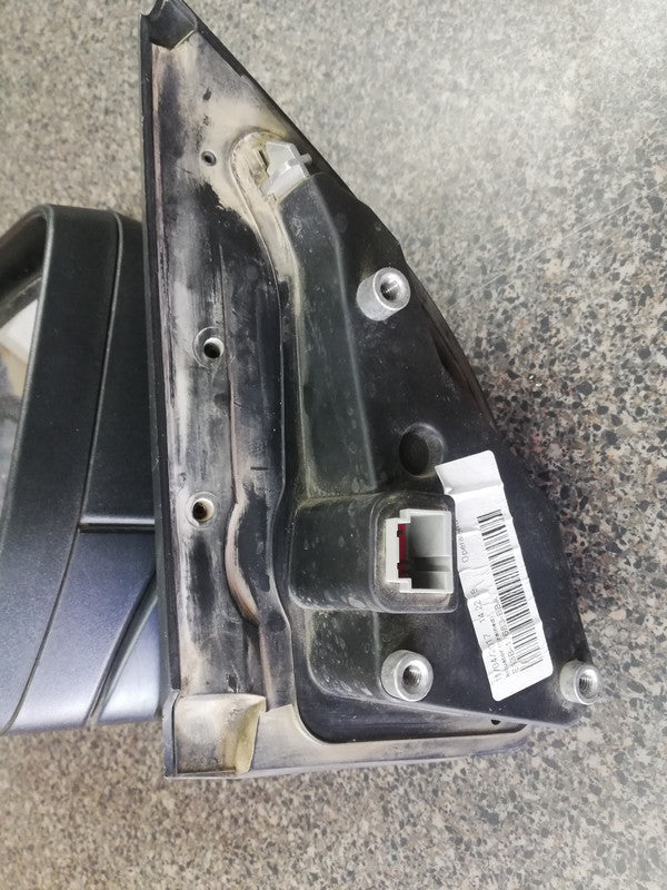 Ford Ranger 2017 Left Outer Electric Mirror Incomplete, Broken Mirror Glass