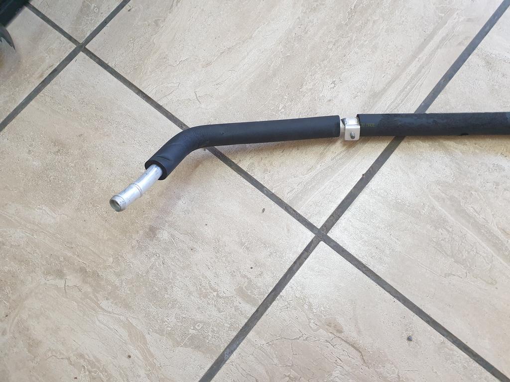 Original New Mercedes-Benz S-Class W222 Engine Coolant Hose