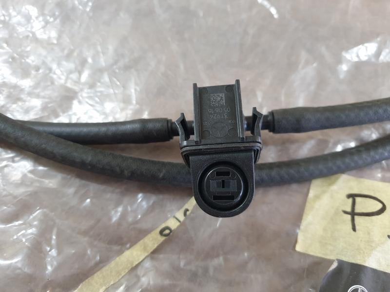 Original New Mercedes-Benz C-Class W204 Windscreen Washer Nozzle Jet Hose
