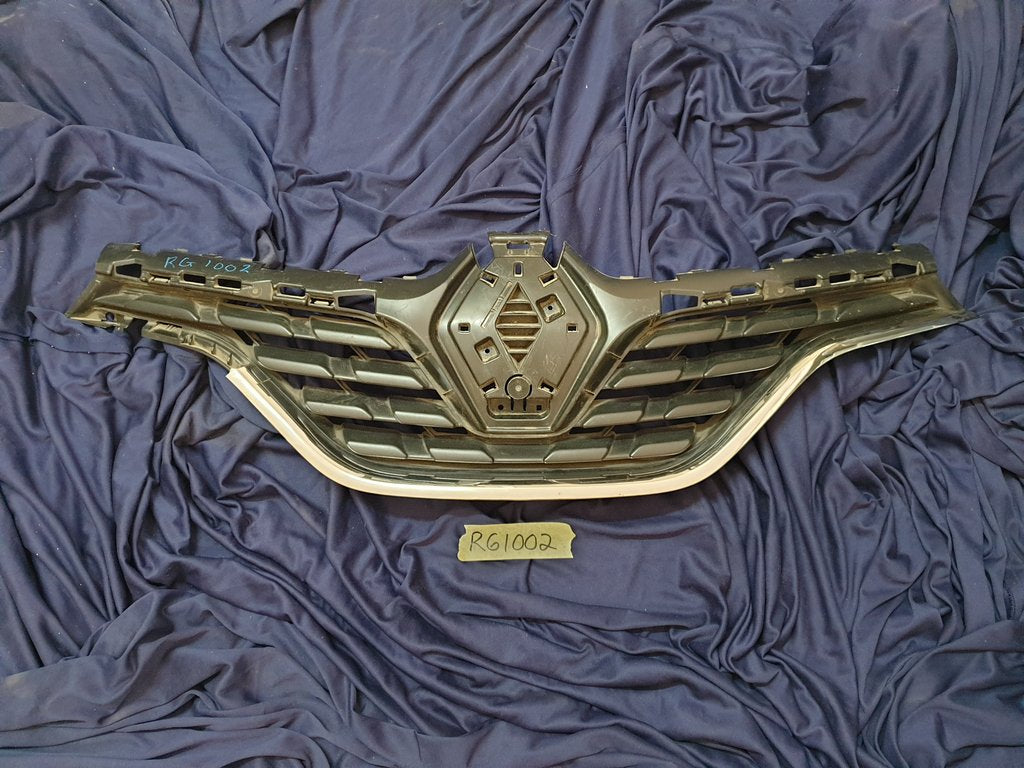 Renault Captur Radiator Grille - Lower chrome broken off