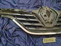Renault Captur Radiator Grille - Lower chrome broken off