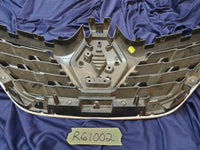 Renault Captur Radiator Grille - Lower chrome broken off