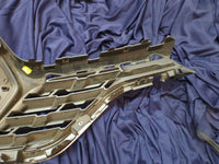 Renault Captur Radiator Grille - Lower chrome broken off