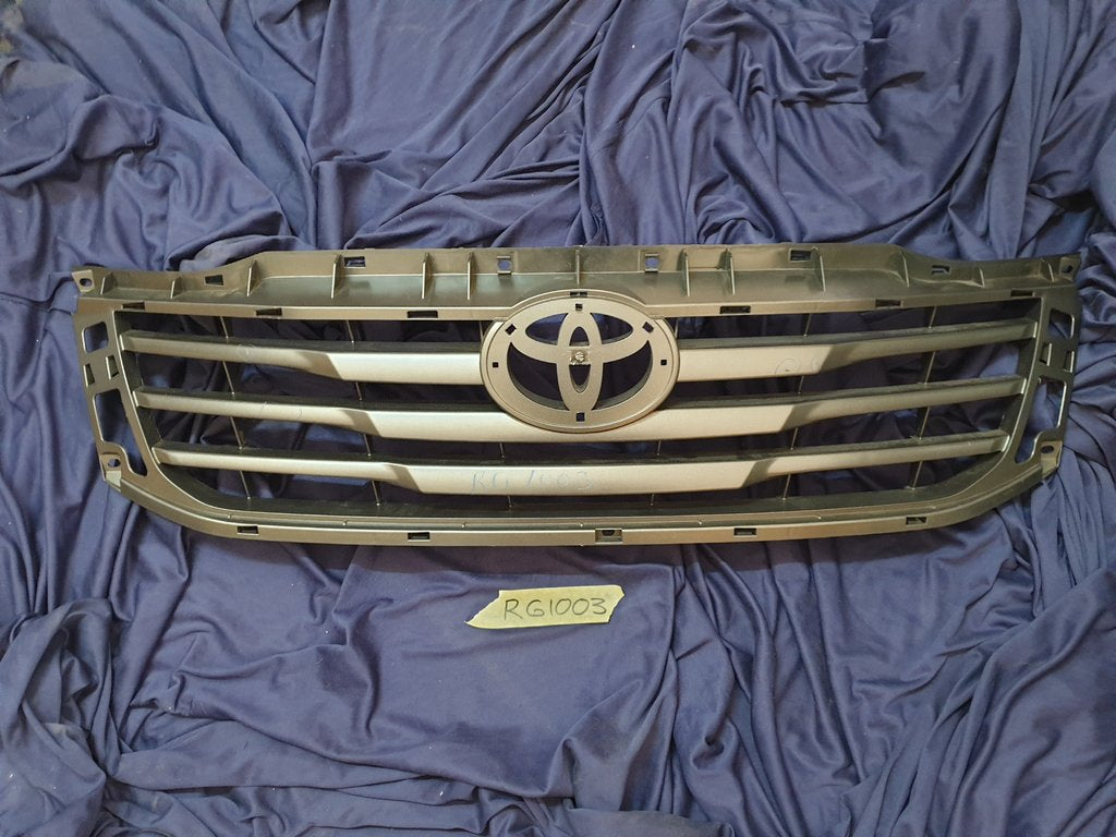 Toyota Hilux Radiator Grille - Scratches and scuffs