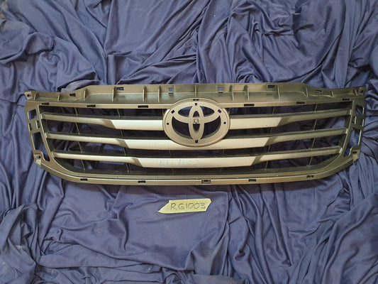 Toyota Hilux Radiator Grille - Scratches and scuffs