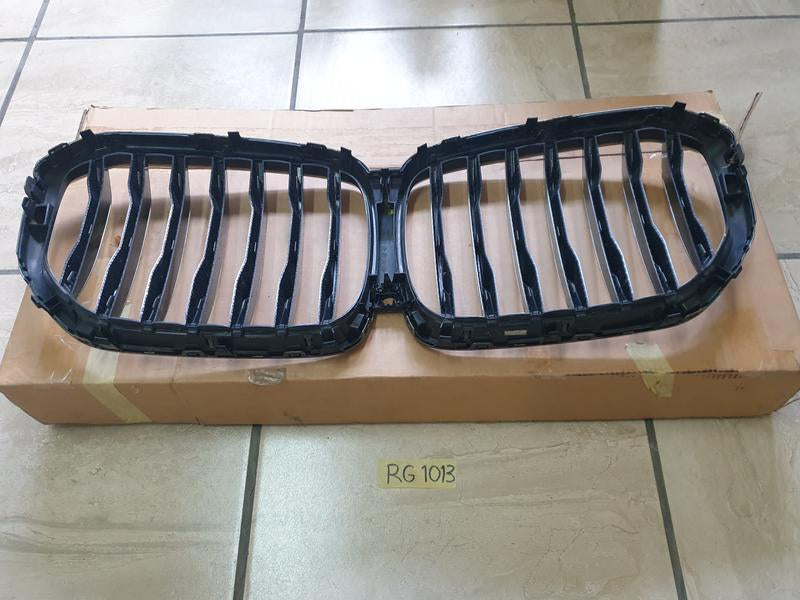Original Used BMW 5 Series X5 G05 Front Bumper Kidney Radiator Grille