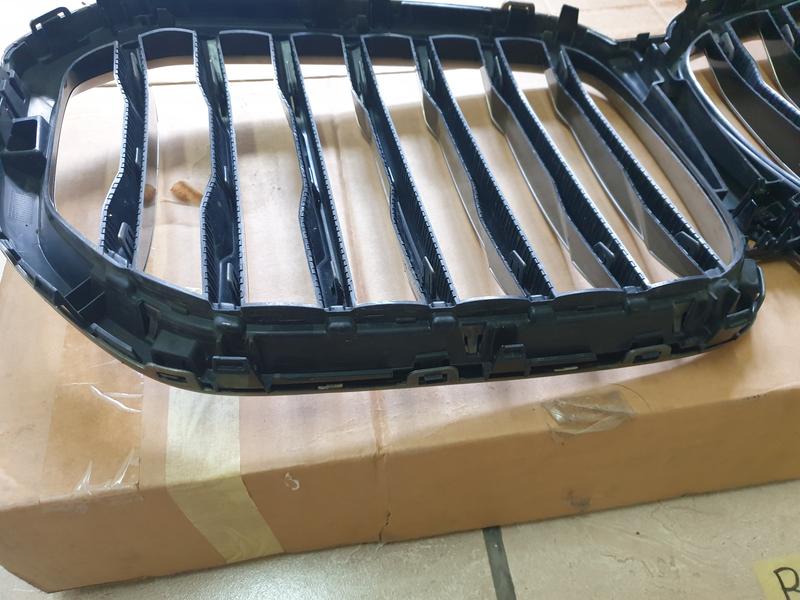 Original Used BMW 5 Series X5 G05 Front Bumper Kidney Radiator Grille