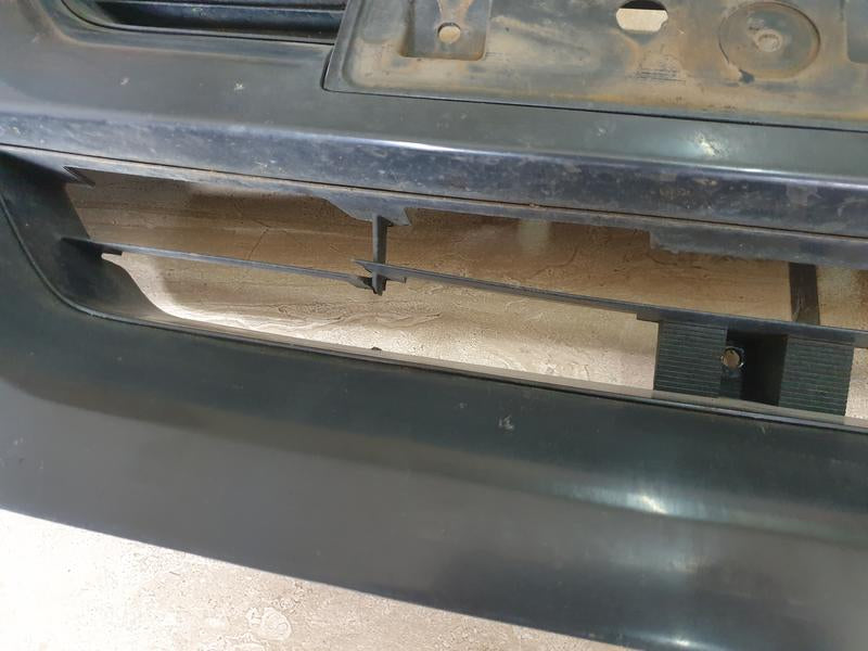 Original Used Isuzu D-Max Radiator Grille Frame