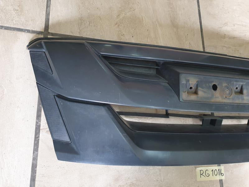Original Used Isuzu D-Max Radiator Grille Frame