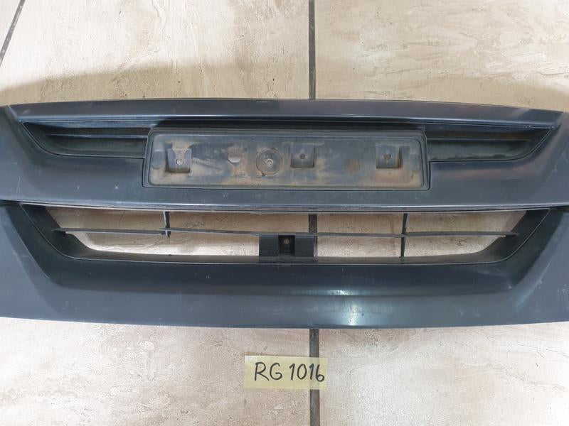 Original Used Isuzu D-Max Radiator Grille Frame