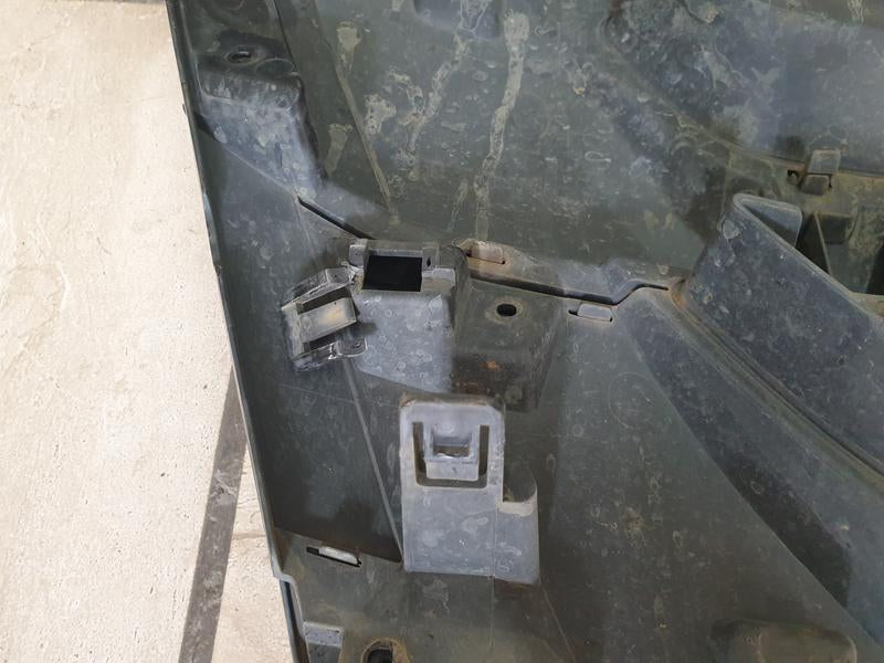 Original Used Isuzu D-Max Radiator Grille Frame