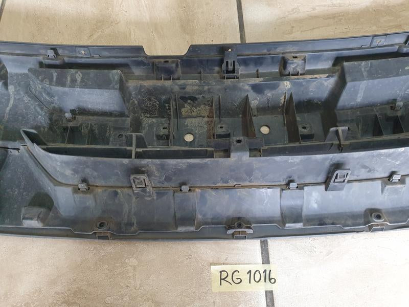 Original Used Isuzu D-Max Radiator Grille Frame