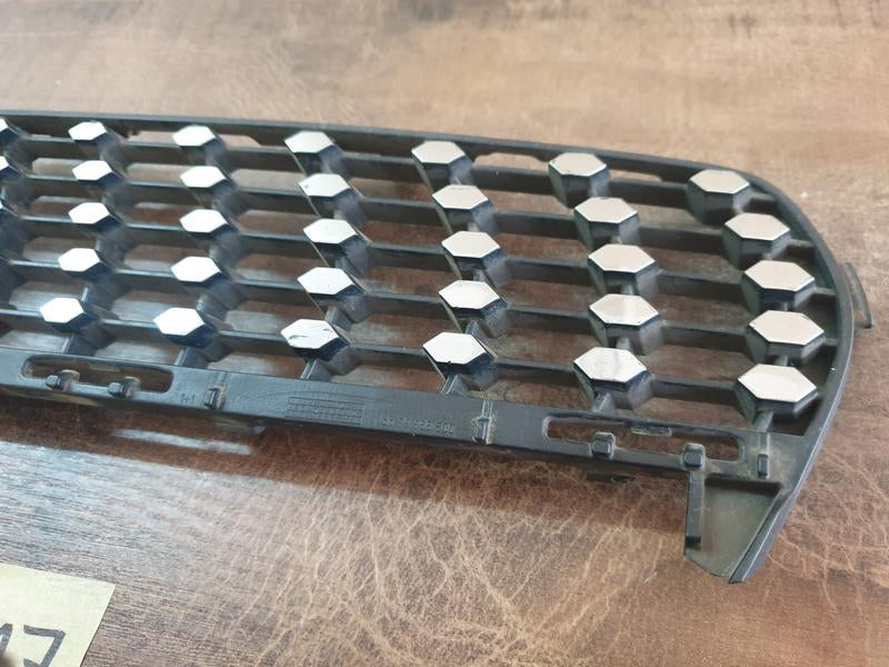 Original Used Mercedes-Benz CLA W117 Left Upper Radiator Grille Diamond Mesh