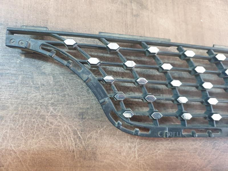 Original Used Mercedes-Benz CLA W117 Left Upper Radiator Grille Diamond Mesh