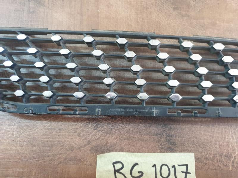 Original Used Mercedes-Benz CLA W117 Left Upper Radiator Grille Diamond Mesh