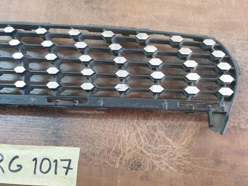Original Used Mercedes-Benz CLA W117 Left Upper Radiator Grille Diamond Mesh