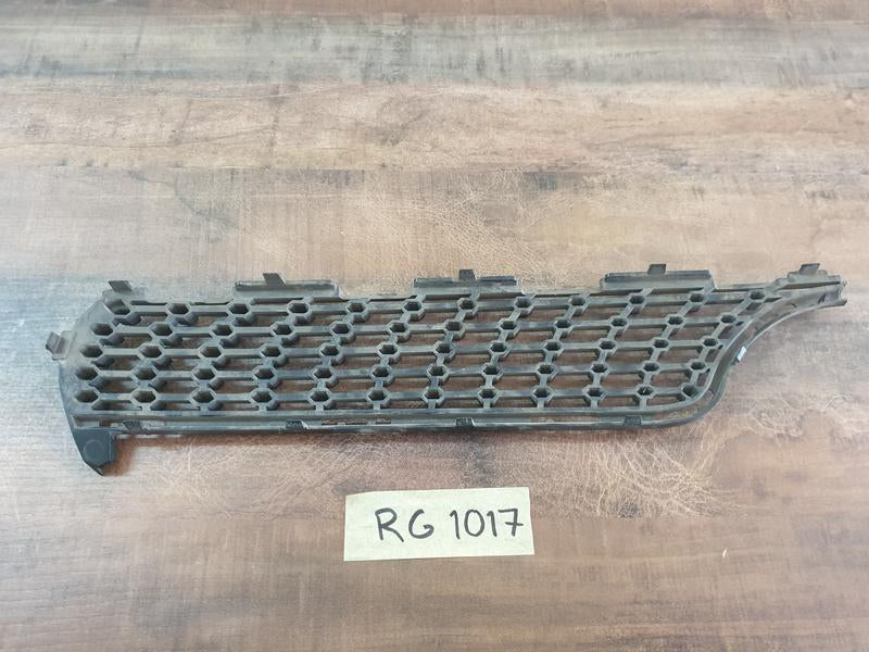 Original Used Mercedes-Benz CLA W117 Left Upper Radiator Grille Diamond Mesh