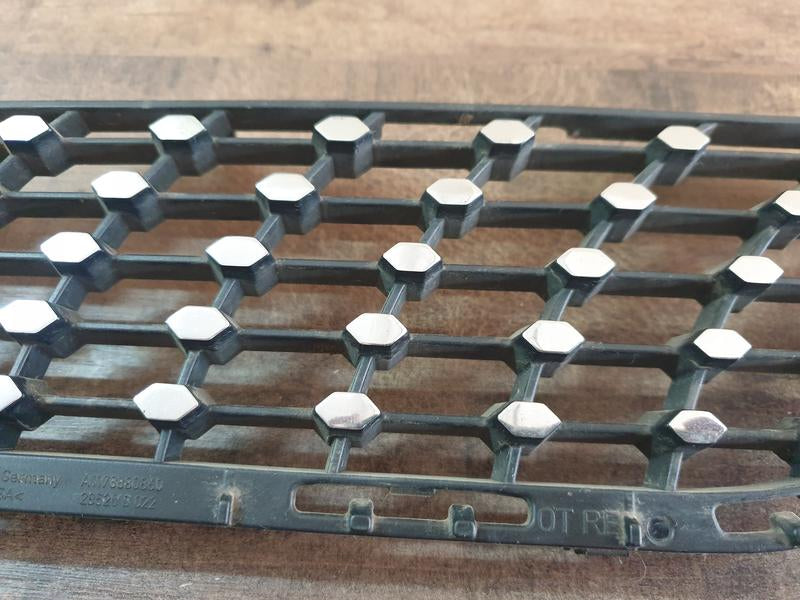 Original Used Mercedes-Benz CLA W117 Right Upper Radiator Grille Diamond Mesh