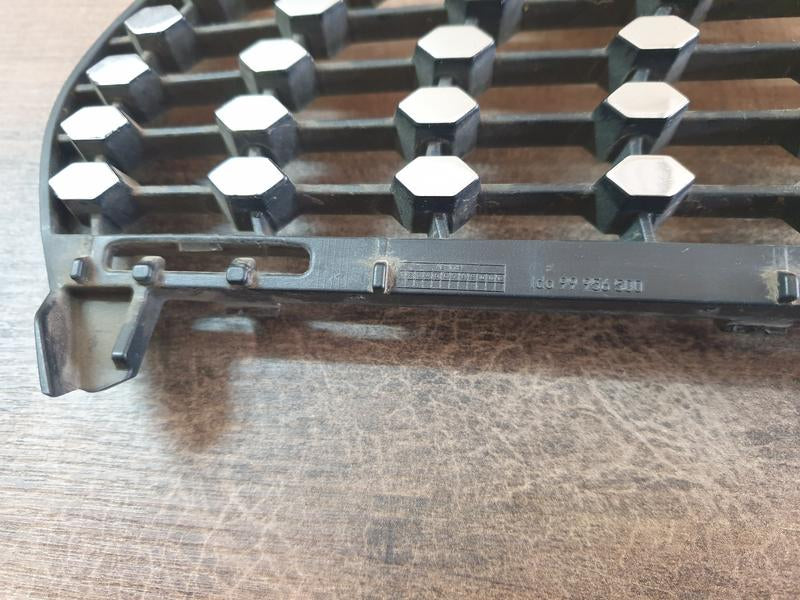 Original Used Mercedes-Benz CLA W117 Right Upper Radiator Grille Diamond Mesh