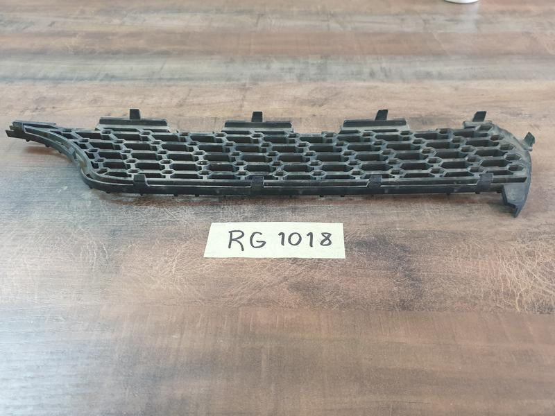 Original Used Mercedes-Benz CLA W117 Right Upper Radiator Grille Diamond Mesh