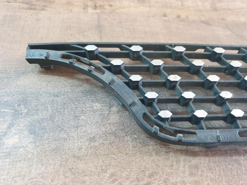 Original Used Mercedes-Benz CLA W117 Left Upper Radiator Grille Diamond Mesh