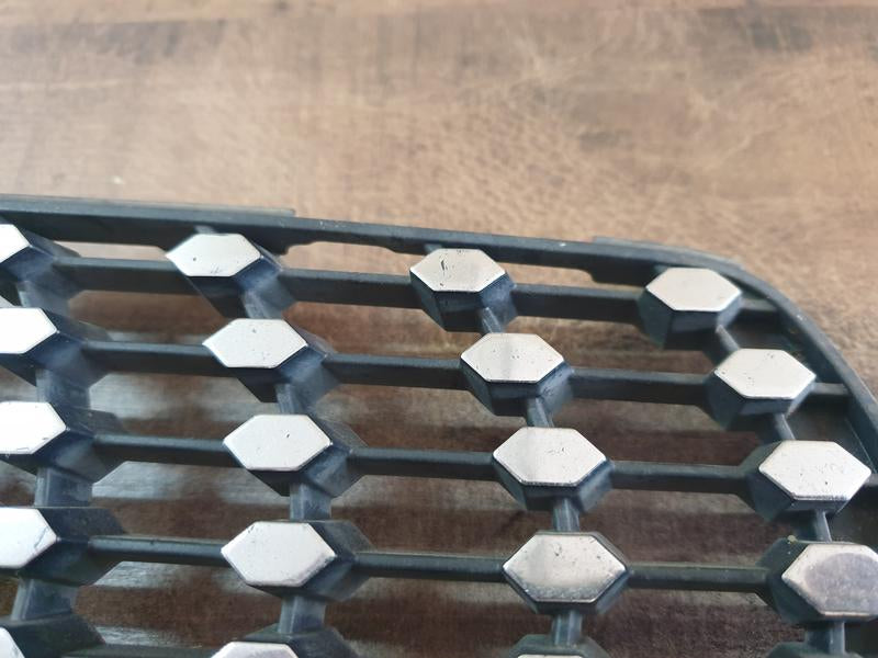 Original Used Mercedes-Benz CLA W117 Left Upper Radiator Grille Diamond Mesh