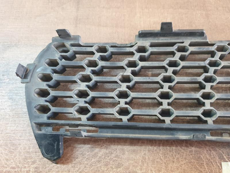 Original Used Mercedes-Benz CLA W117 Left Upper Radiator Grille Diamond Mesh