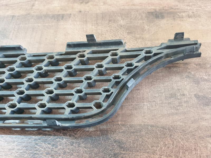 Original Used Mercedes-Benz CLA W117 Left Upper Radiator Grille Diamond Mesh
