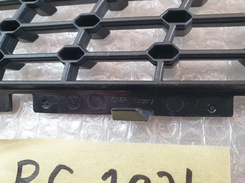 Original New Mercedes-Benz A-Class W177 Left Upper Radiator Grille Diamond Mesh