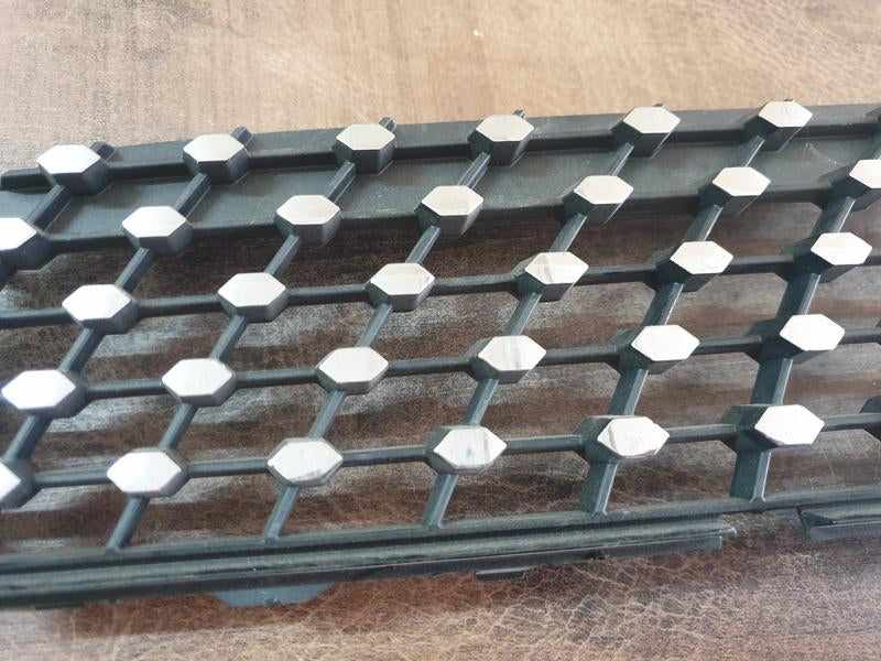 Original Used Mercedes-Benz GLC W253 Right Upper Radiator Grille Diamond Mesh