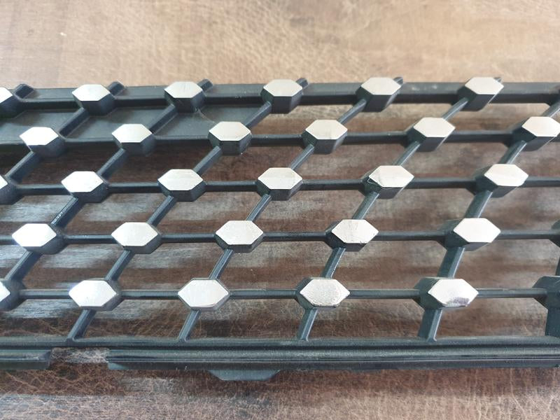 Original Used Mercedes-Benz GLC W253 Right Upper Radiator Grille Diamond Mesh