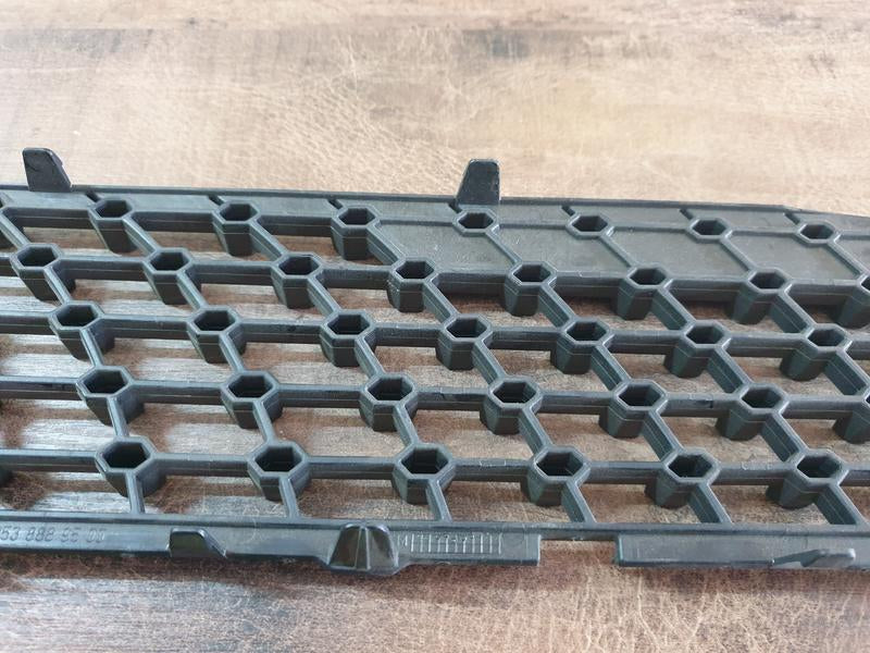 Original Used Mercedes-Benz GLC W253 Right Upper Radiator Grille Diamond Mesh