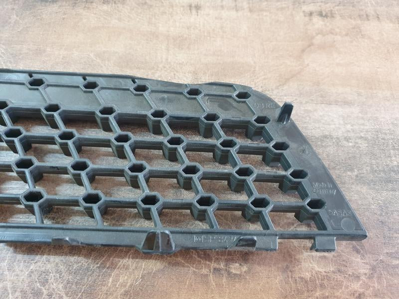 Original Used Mercedes-Benz GLC W253 Right Upper Radiator Grille Diamond Mesh