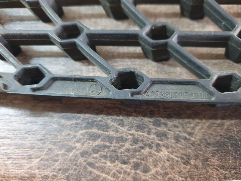 Original Used Mercedes-Benz GLC W253 Left Lower Radiator Grille Diamond Mesh