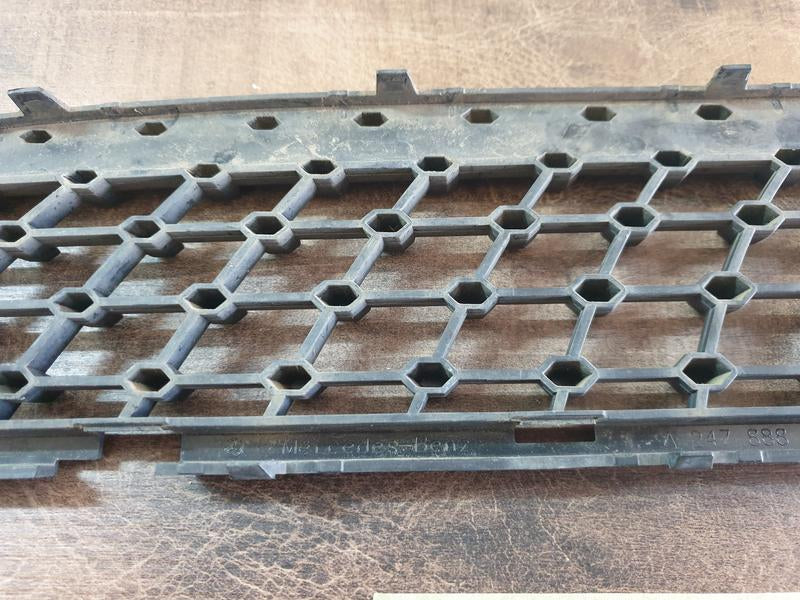 Original Used Mercedes-Benz GLA H247 Left Upper Radiator Grille Diamond Mesh