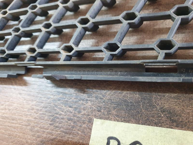 Original Used Mercedes-Benz GLA H247 Left Upper Radiator Grille Diamond Mesh