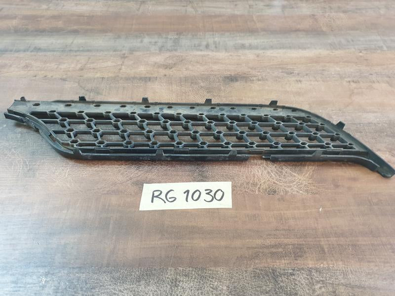Original Used Mercedes-Benz GLA H247 Right Upper Radiator Grille Diamond Mesh