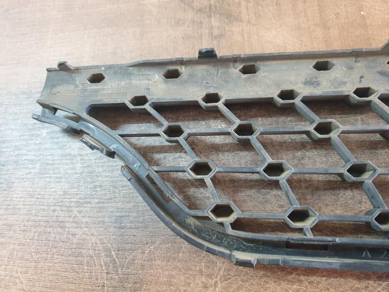 Original Used Mercedes-Benz GLA H247 Right Upper Radiator Grille Diamond Mesh